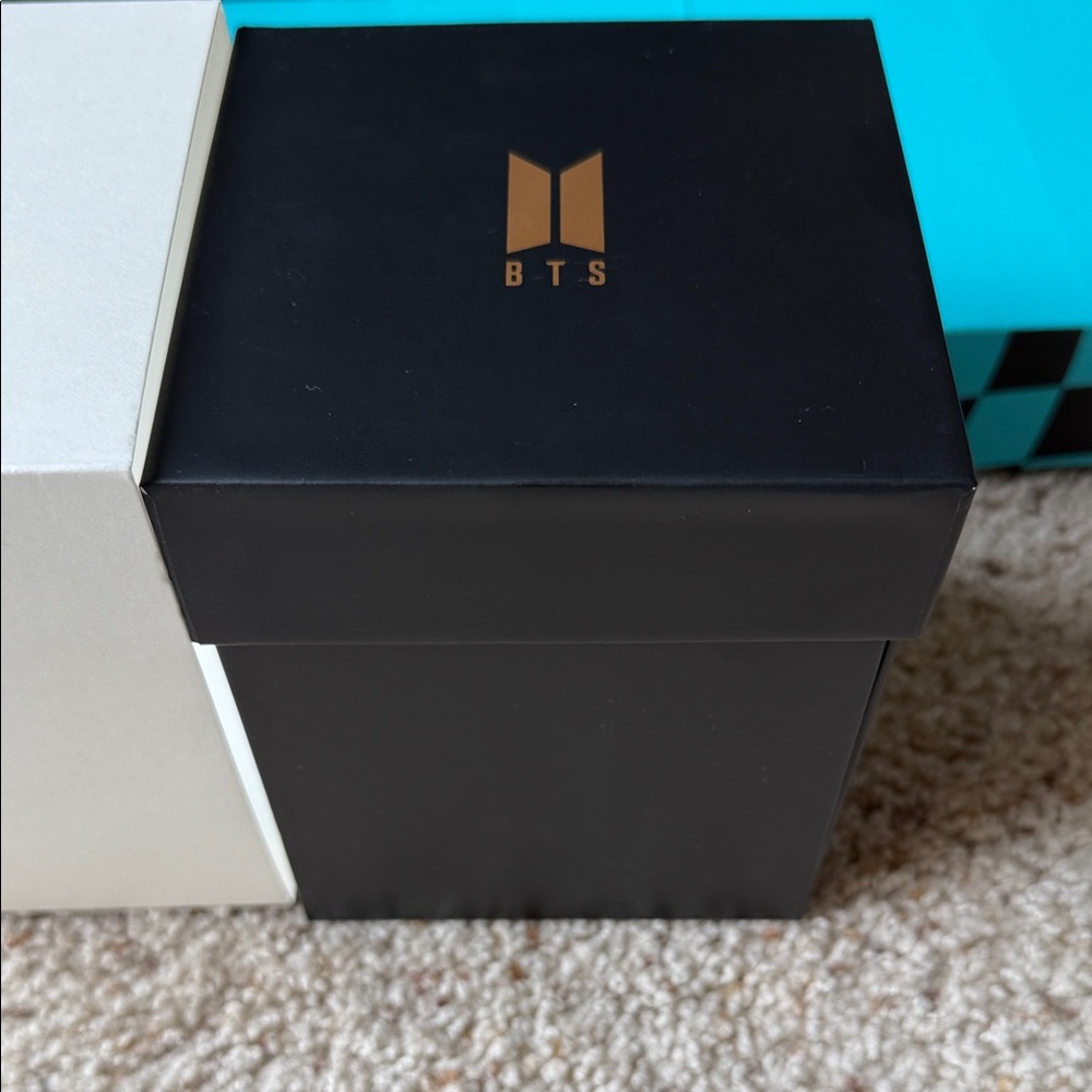 BTS ARMY Merch Box #10 β Complete Set | Never Used, Never Displayed - Picture 3 of 7